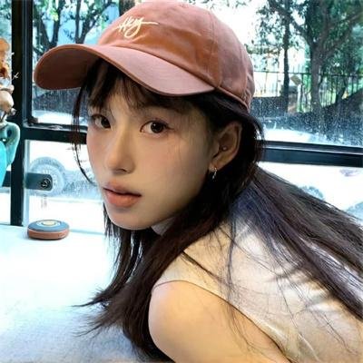 随盲柳入眠的女人